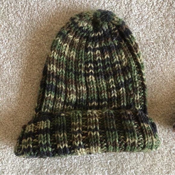 Handmade Knitted Toque Bundle - Nice warm hats for your winter activities - Picture 3 of 4
